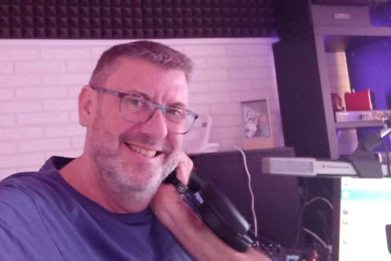 Café con Radio y la contratación de un programa de radio a un precio justo
