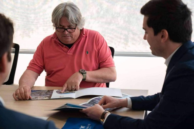 Las ventajas de contar con un asesor inmobiliario durante la compraventa de viviendas