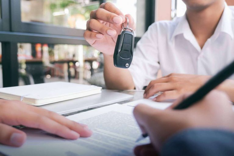 ¿Cómo saber cuántos propietarios ha tenido un coche?, con el informe vehículo DGT de Inforautos