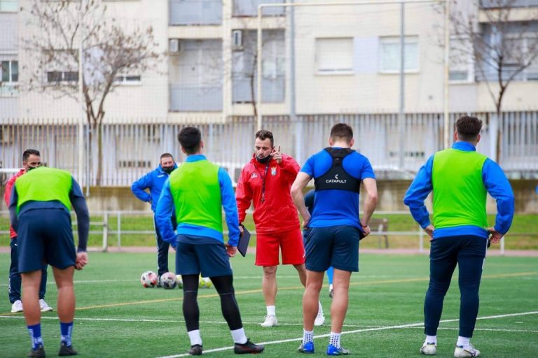 Joaquín Poveda, la trayectoria y el futuro de un entrenador de fútbol profesional UEFA Pro