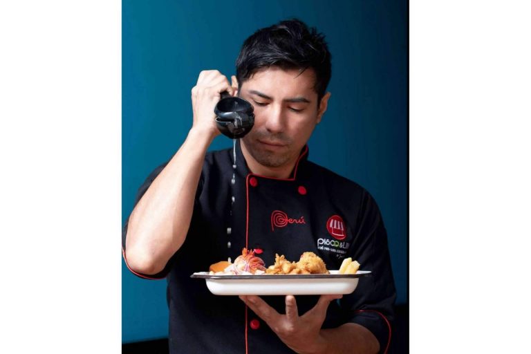 La preparación del ceviche al estilo peruano, en el restaurante Pisco y Lima