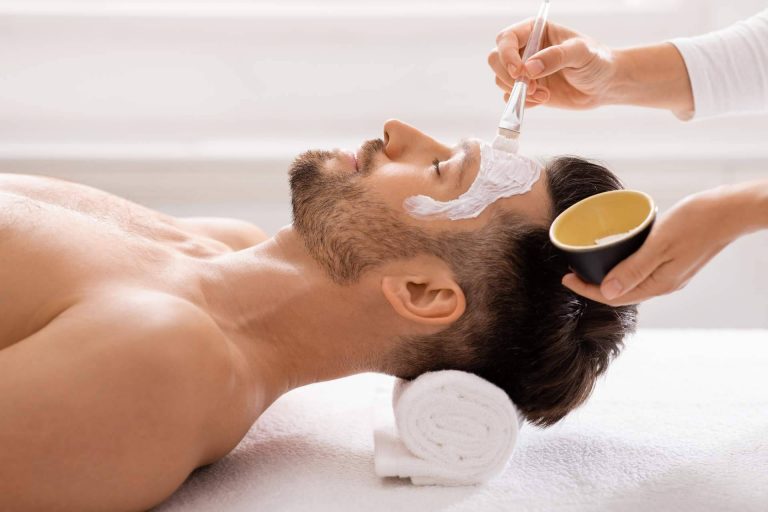 Para que la piel vuelva a brillar después de las vacaciones, existen los tratamientos faciales de Clínica Estética Madrid Centro