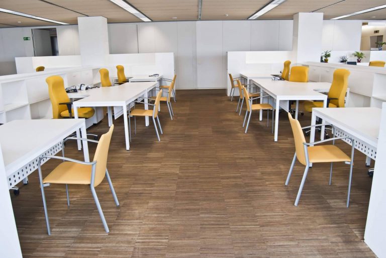 Contar con un ambiente agradable en la oficina es algo importante, según Factory Oficina