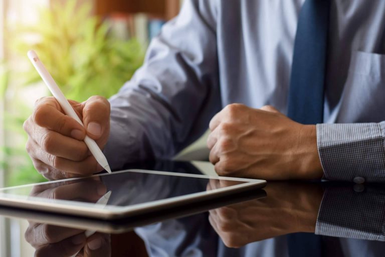 Digitalizar documentos con ADocum permite optimizar los procesos y flujos de trabajo en diferentes sectores