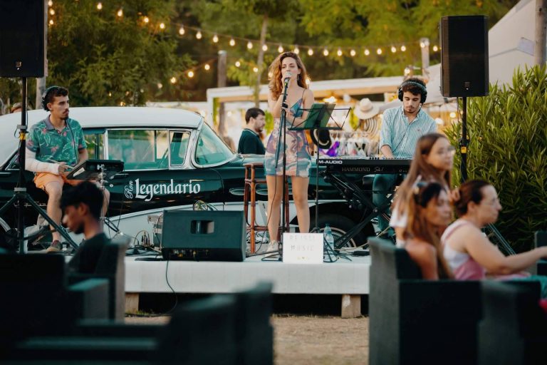 Ron legendario y la Santa Market, el punto de encuentro del verano en la Costa Brava