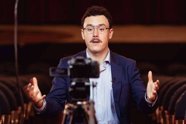 Fernando Miralles imparte un curso de oratoria digital que enseña las claves y técnicas necesarias para ser un excelente comunicador
