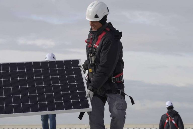 Instalar paneles solares en un negocio y sus beneficios