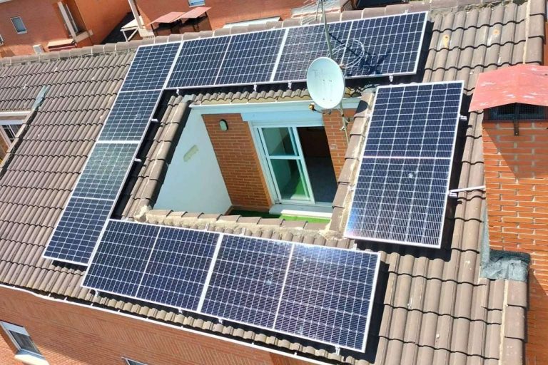 Los beneficios de la instalación de paneles solares en casas u oficinas
