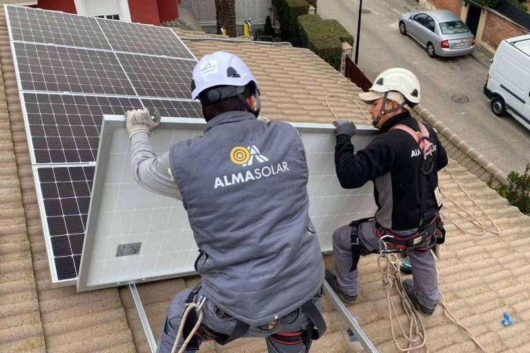 Reducir la contaminación en 100 toneladas de CO₂ con el uso paneles solares fotovoltaicos de la mano de Alma Solar