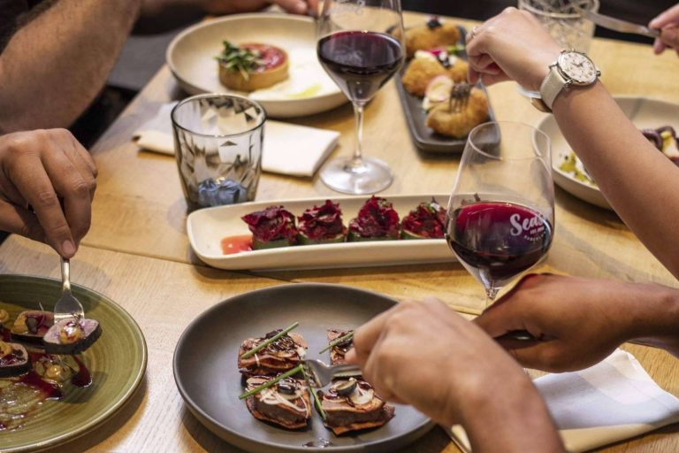 ¿Por qué las tapas son perfectas para compartir entre amigos?