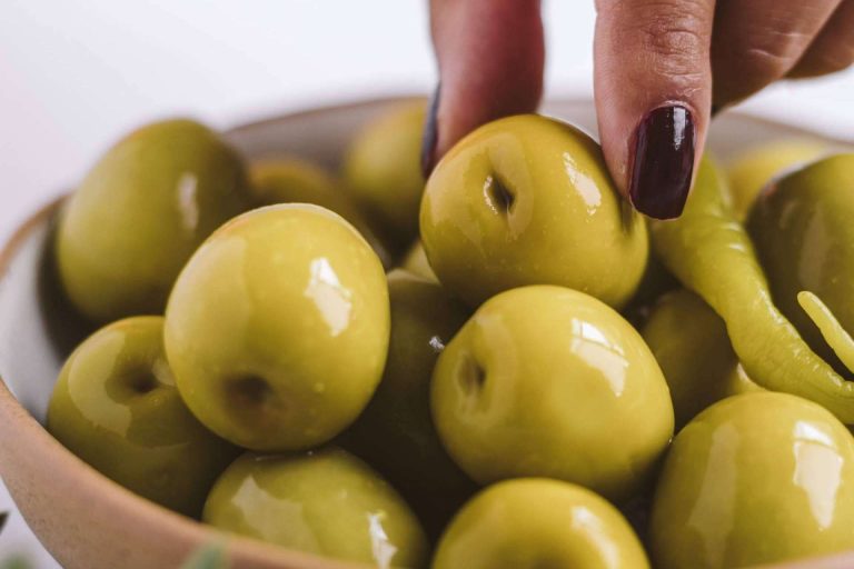 Ventajas del consumo de aceitunas con anchoas, de la mano de Karina