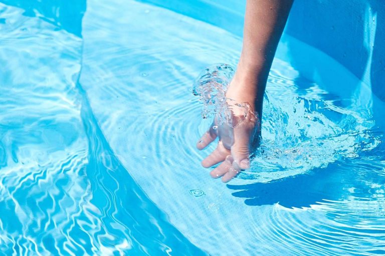 Locos por las piscinas hace más fácil el mantenimiento de la piscina en el hogar