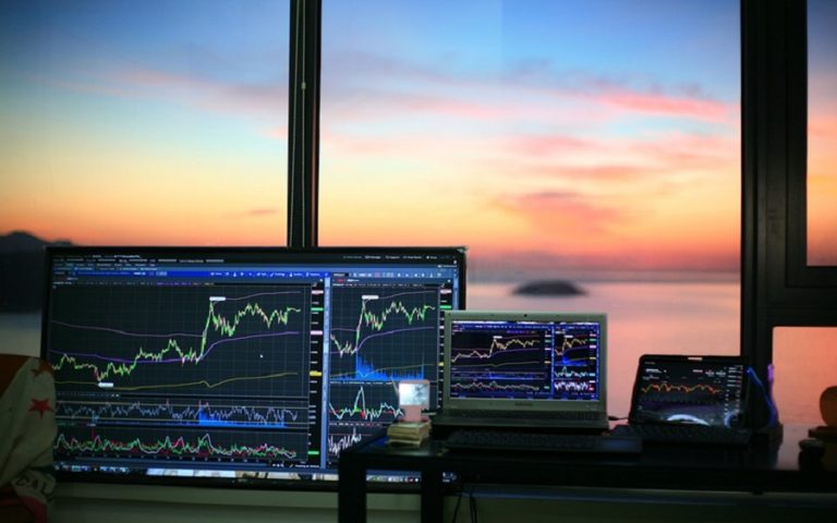 Cómo invertir de manera inteligente tu dinero en 2022