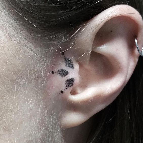 La Nueva Moda: Mini Tatuajes En Las Orejas Que Te Puedes Hacer