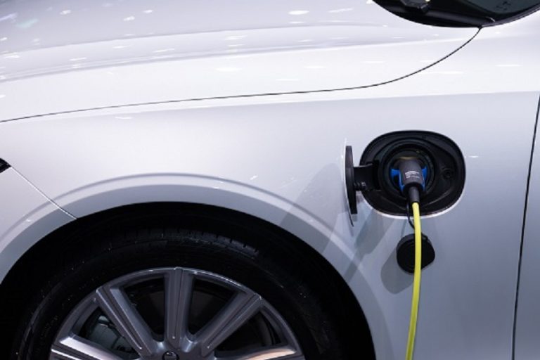 Vehículos eléctricos, un instrumento imprescindible en la transición energética