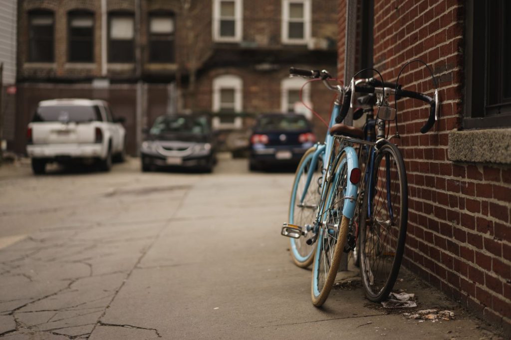 Dgt: La Multa Que Te Caerá Si No Le Das Prioridad A Las Bicicletas En Esto