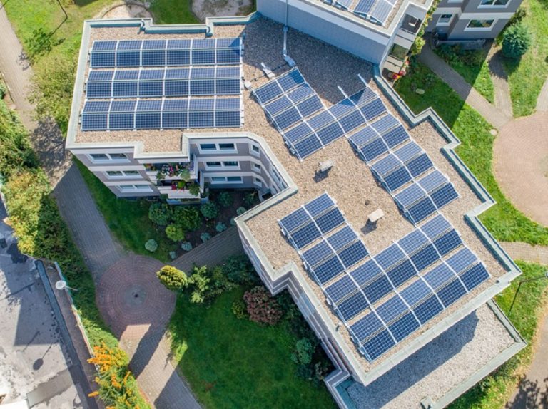 La importancia de las energías renovables y las ventajas de los paneles solares