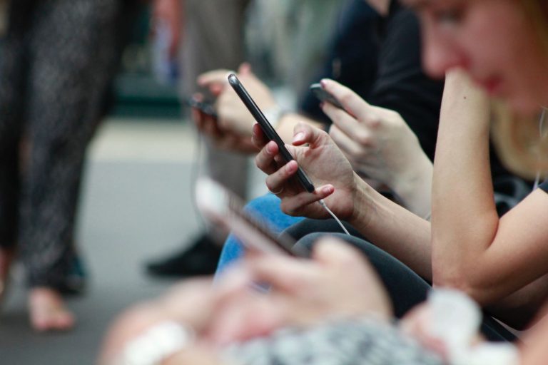 ¿Adicción al móvil? Estos consejos te harán ‘desintoxicarte’