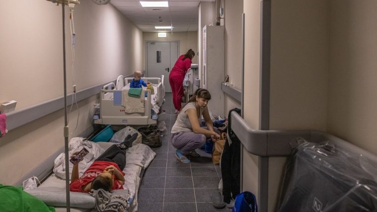La OMS resalta que el sistema sanitario de Ucrania «ha logrado sobrevivir» pese a estar «gravemente afectado»