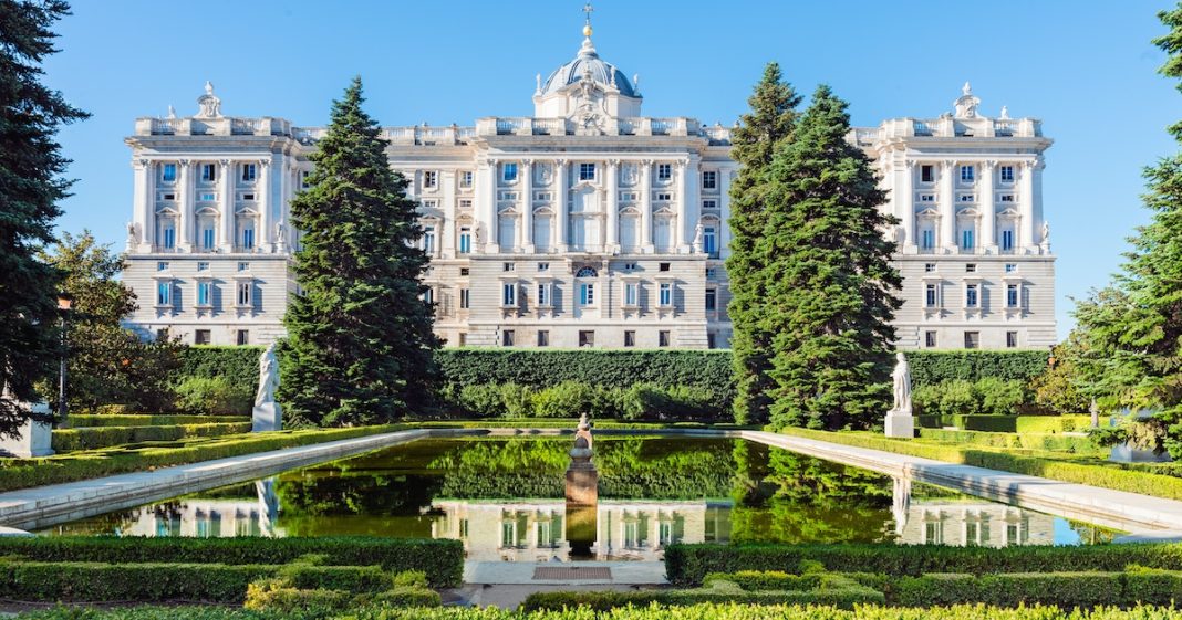 El palacio real más grande de Europa Occidental