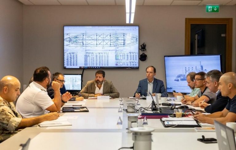 Gibraltar avisa de una «ralentización» del vaciado de combustible del OS35 por una entrada de agua