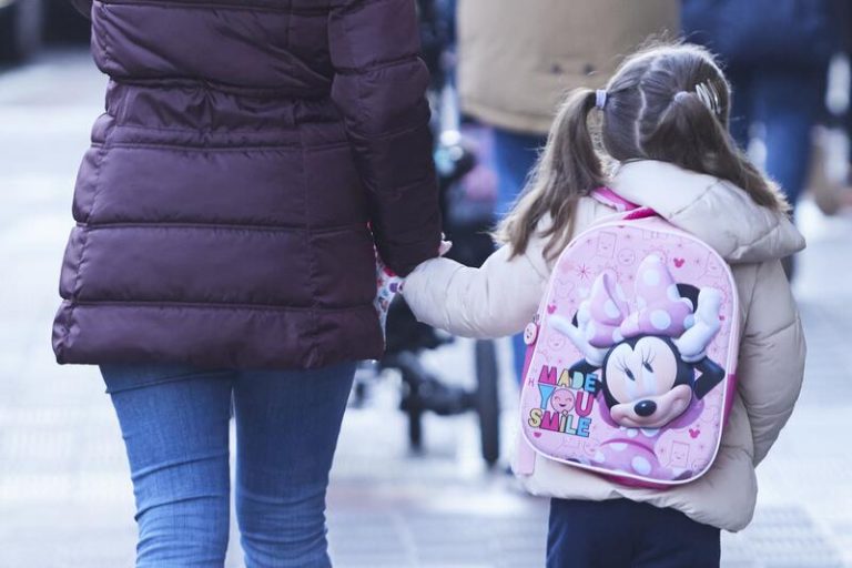 Las familias afrontan la ‘vuelta al cole’ preocupadas por el encarecimiento del coste