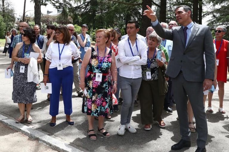 Sánchez recibe este lunes en Moncloa a medio centenar de ciudadanos para abrir el curso político