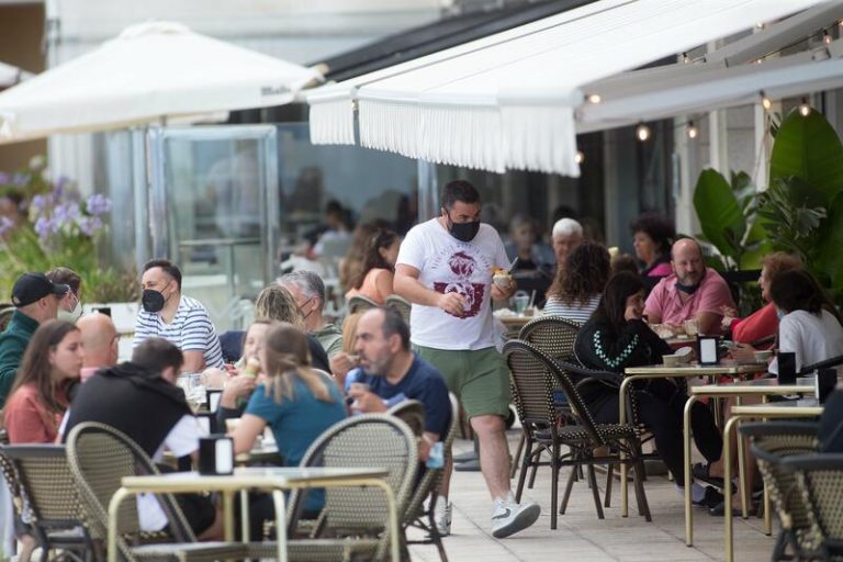 Suben a 128 los hospitalizados en Galicia, con dos en la UCI