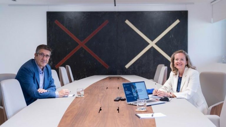 Calviño inicia con PSOE las reuniones para preparar la segunda parte del Plan de Recuperación