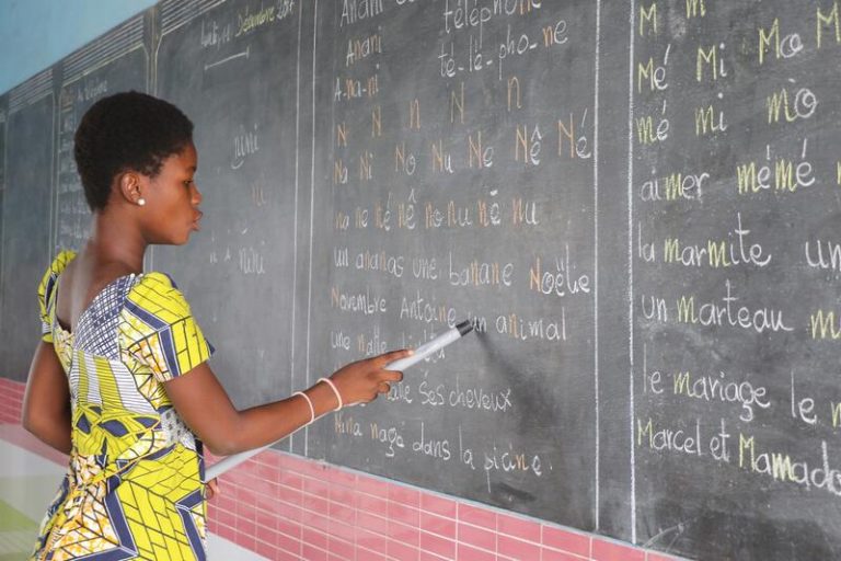 Manos Unidas alerta del aumento de la desigualdad para las personas sin alfabetizar, la mayoría de ellas mujeres