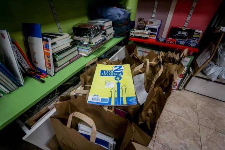 Editores atribuyen al retraso de los currículos «incidencias puntuales» en libros de texto que «se están resolviendo»