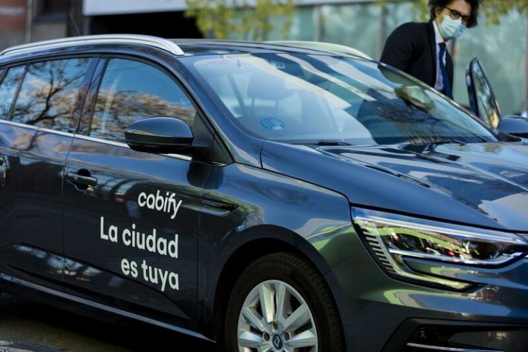 La Mesa del Turismo insta a la Junta de Andalucía a una regulación «urgente» y «no restrictiva» de las VTC