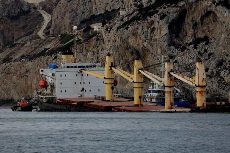 Gibraltar acordona una parte de la costa de Little Bay por las «rocas cubiertas de petróleo» del OS35