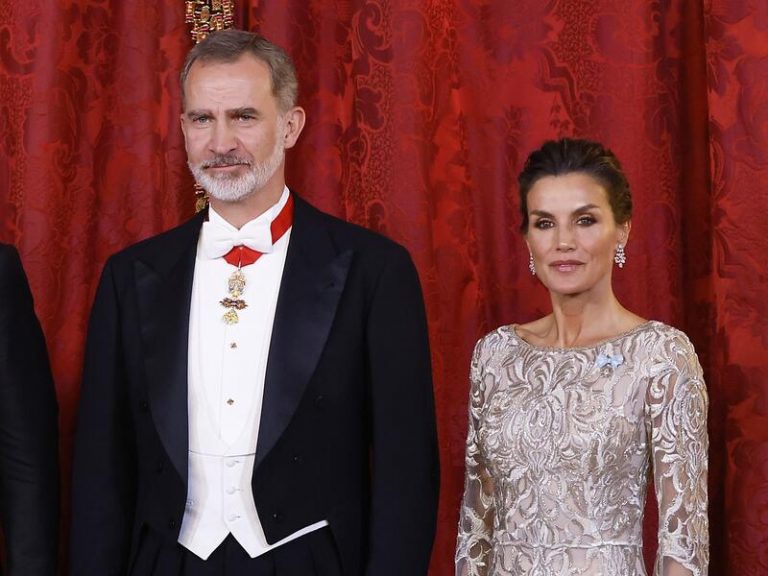 Los Reyes y Sánchez presentarán esta tarde sus condolencias al embajador de Reino Unido por la muerte de Isabel II