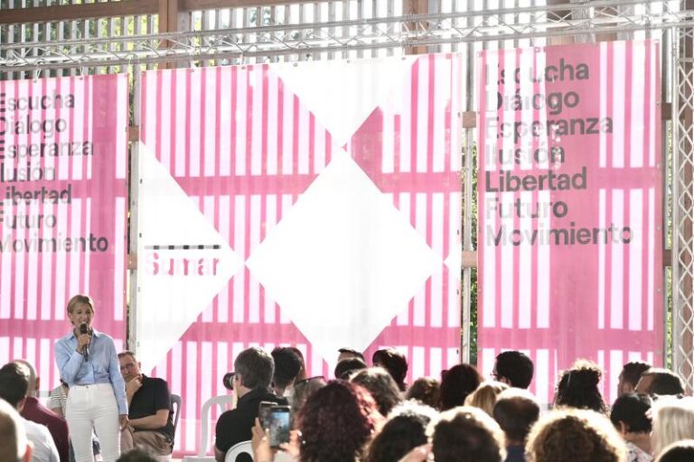 Díaz denuncia que el sistema de protección social es «insuficiente» e insiste: «Hay que subir los salarios»