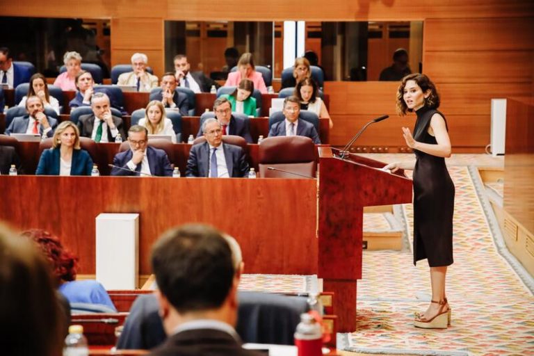 Ayuso afronta el único Debate sobre el Estado de la Región de esta legislatura exprés con tinte electoral