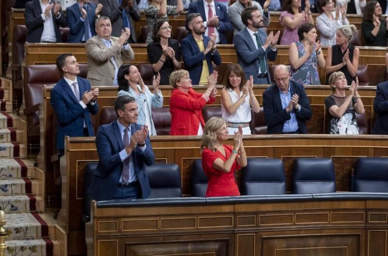 Sánchez reúne este lunes a los parlamentarios socialistas en el Congreso para movilizarlos ante el año electoral