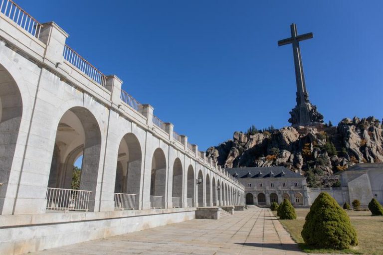 Un juez deja en manos del Tribunal Supremo las exhumaciones en el Valle de los Caídos