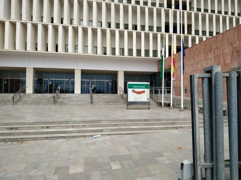 La Audiencia de Málaga confirman el proceso contra cuatro personas por el crecepelo en omeprazol suministrado a bebés