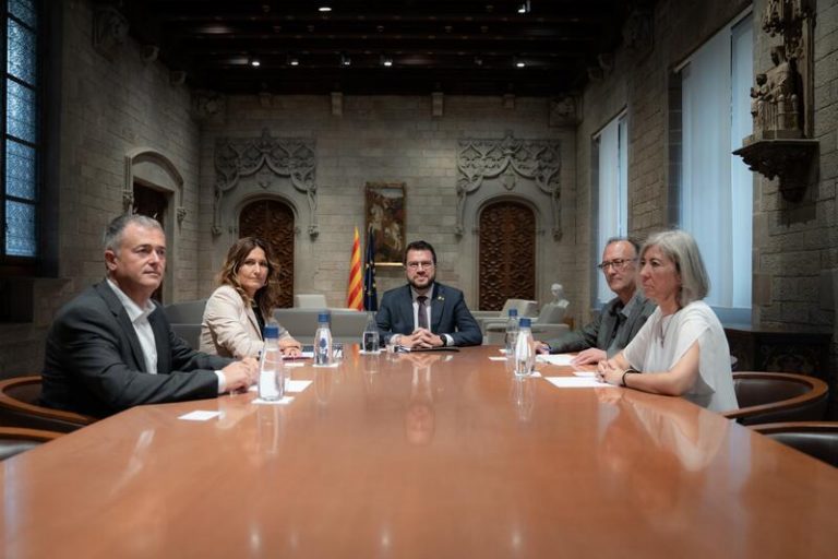 Aragonès se reúne con la ANC, Òmnium y la AMI tras la división de la Diada
