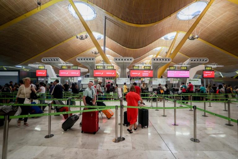 España prorroga hasta el 15 de noviembre la restricción de viajes no esenciales a terceros países