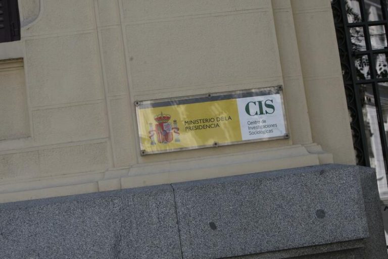 La crisis económica sigue liderando la lista de problemas y el medio ambiente irrumpe como quinta preocupación