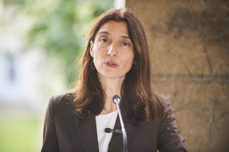 Llop dice que Justicia estudiará el indulto a Griñán sin plazos y como cualquier otro expediente