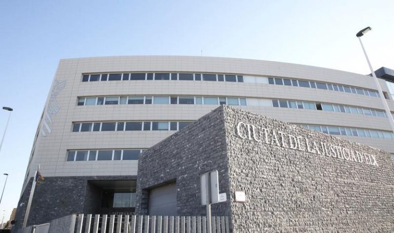 Fiscalía pide prisión permanente revisable para la pareja acusada de asesinar al bebé de ella en Elche (Alicante)