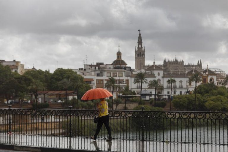 El tiempo inestable se mantiene este domingo con lluvias que pondrán en riesgo importante a la Comunidad Valenciana