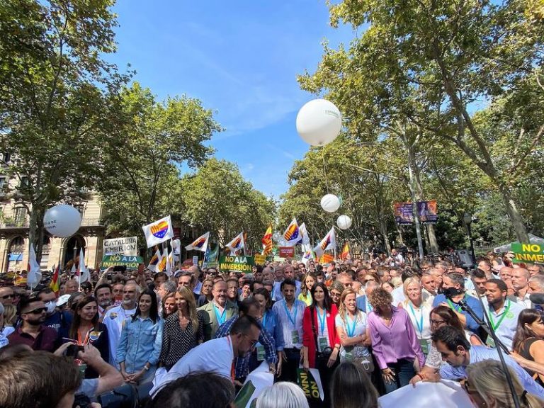 La manifestación por el castellano en Cataluña reúne a dirigentes de PP, Cs, Vox y Valents