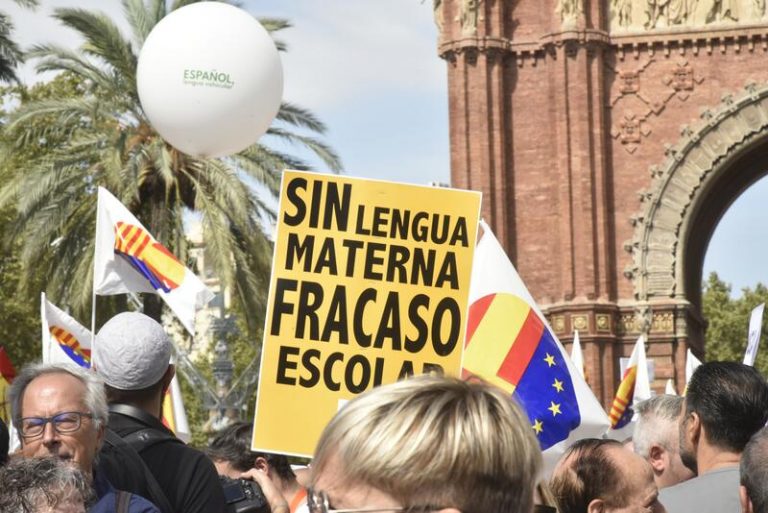 El padre de Canet (Barcelona) pide «defender derechos» y el castellano en las aulas