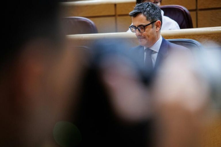 Bolaños reprocha a Feijóo que no haya ido a La Palma desde que es líder del PP e ironiza: «A lo mejor ha ido en jetfoil»