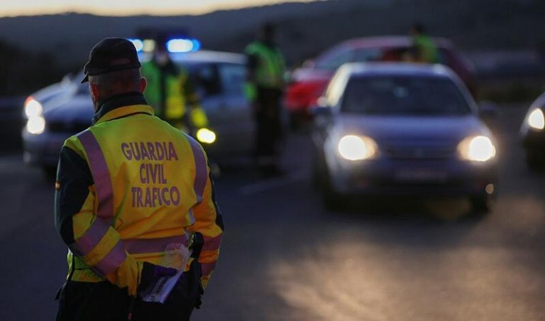 Un joven fallecido y dos personas heridas tras la colisión de tres turismos en Baeza (Jaén)