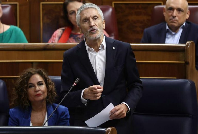 Marlaska rechaza los datos del PP sobre un aumento de llegada de migrantes a Baleares y les acusa de estar de «mitin»